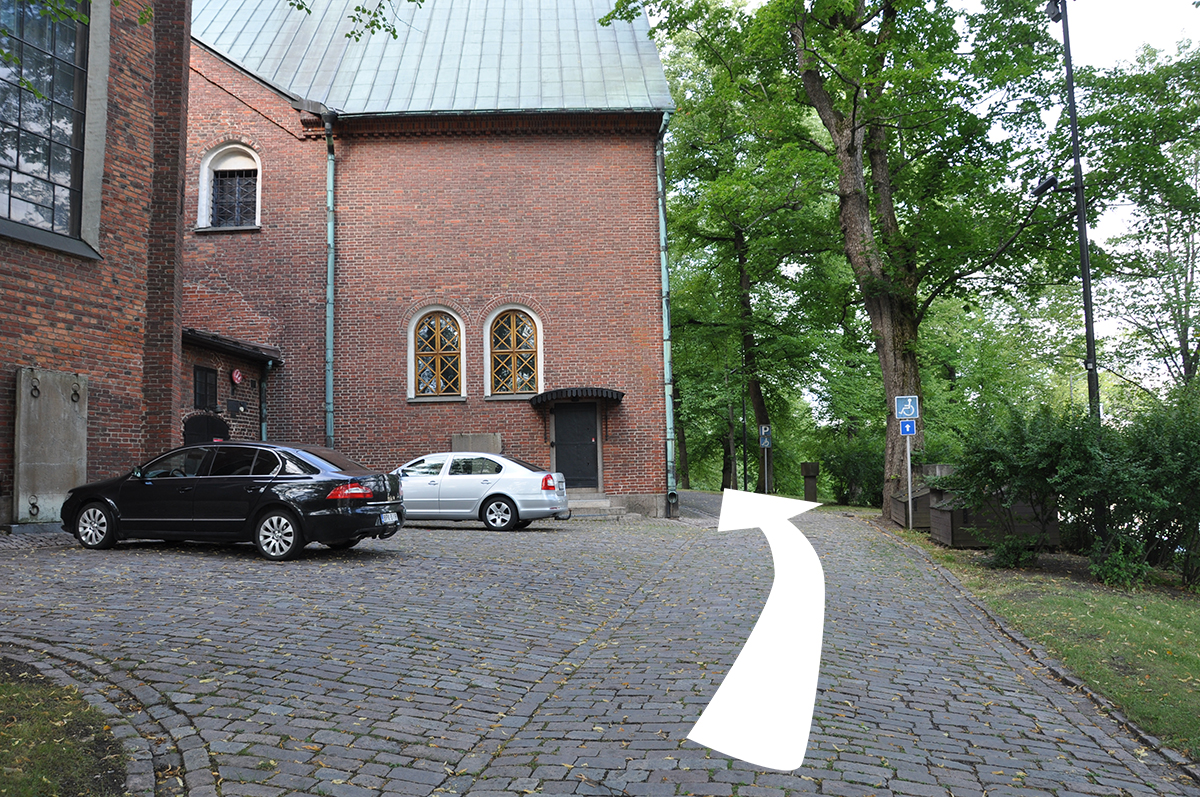 Cathedral sacristy on the left, arrow pointing behind the sacristy for disabled parking